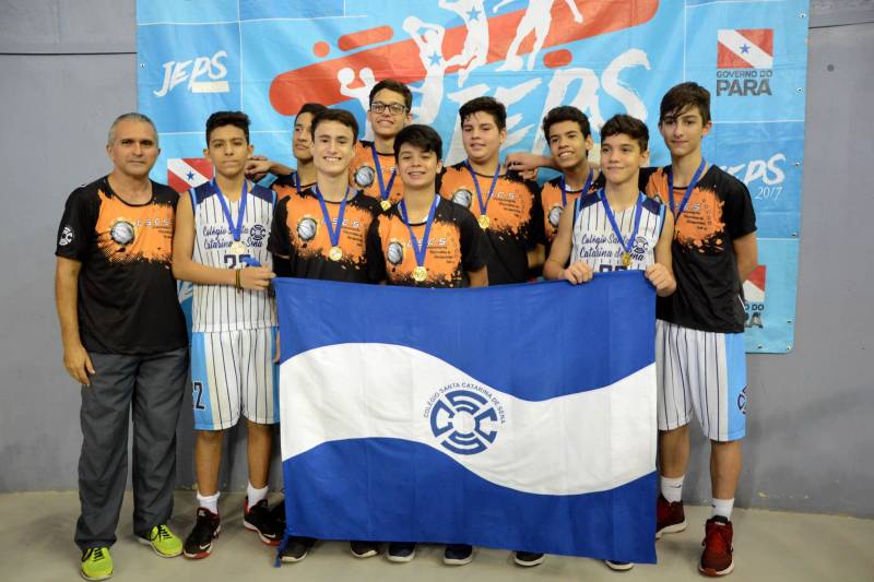 Em sua 60ª edição, os Jogos Estudantis Paraenses (JEPs) definiu a equipes que vão representar o Estado do Pará na etapa nacional, em Manaus (AM), de 19 a 23 de setembro. Das partidas realizadas neste sábado (23), pela etapa estadual, na Arena Guilerme Paraense - o Mangueirinho, foram premiados quatro times das modalidades de Basquete, Volei, Handebol e Futsal, na categoria "A" (de 12 a 14 anos). 

FOTO: FERNANDO NOBRE / ASCOM SEDUC
DATA: 23.06.2018
BELÉM - PARÁ <div class='credito_fotos'>Foto: FERNANDO NOBRE/ASCOM SEDUC   |   <a href='/midias/2018/originais/58198370-8cf3-4f56-a030-3c66bfabe9f1.jpg' download><i class='fa-solid fa-download'></i> Download</a></div>