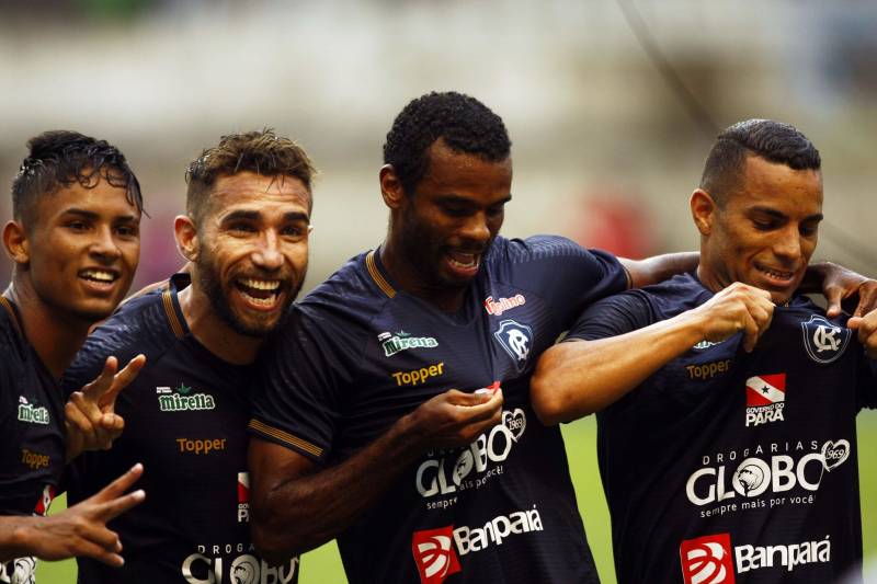 O Clube do Remo venceu o Paysandu por 2 a 1 na tarde deste domingo, partida realizada no Estádio Mangueirão, e largou na frente pelo título do Campeonato Paraense de 2018. Na foto, o jogador Rodriguinho comemora gol marcado.

FOTO: THIAGO GOMES / AG. PARÁ
DATA: 01.04.2018
BELÉM - PARÁ <div class='credito_fotos'>Foto: Thiago Gomes /Ag. Pará   |   <a href='/midias/2018/originais/5ef7e7c6-80e1-435b-b80a-4aed89138d1a.jpg' download><i class='fa-solid fa-download'></i> Download</a></div>