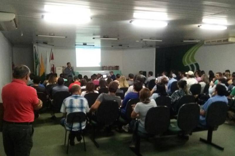 A Secretaria da Fazenda do Pará (Sefa) realizou, nesta quinta-feira (22), em Redenção, reunião de integração para apresentação da Nota Fiscal Avulsa Eletrônica (NFA-e), que está sendo emitida no Portal de Serviços da Sefa na internet. O evento reuniu cerca de 150 pessoas, na sede do Sindicato de Produtores Rurais de Redenção, entre empresários, contadores, produtores rurais e representantes de Prefeituras. O documento fiscal avulso facilita a comercialização de mercadorias pelos produtores rurais e pode ser acessado em computadores, tabletes e celulares com acesso a internet.

FOTO: ASCOM / SEFA
DATA: 22.02.2018
BELÉM - PARÁ <div class='credito_fotos'>Foto: Ascom Sefa   |   <a href='/midias/2018/originais/60cf0900-4f0e-4bc2-8afd-d392033800d9.jpg' download><i class='fa-solid fa-download'></i> Download</a></div>