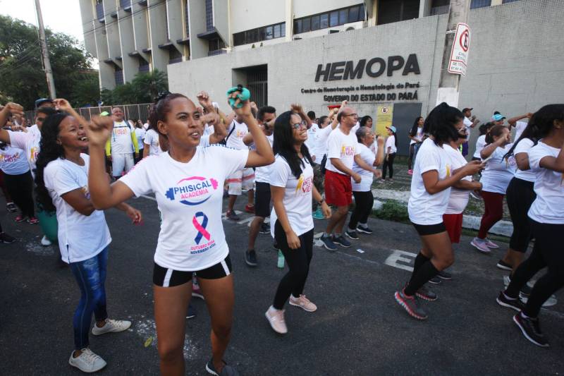 As principais avenidas do centro de Belém ganharam um tom especial e de solidariedade, neste domingo (25), com a “Caminhada pela Vida”, promovida pela Fundação Centro de Hemoterapia e Hematologia (Hemopa), em comemoração ao Dia Nacional do Doador Voluntário de Sangue, festejado na hemorrede brasileira, que é composta por 32 hemocentros.

FOTO: CARLOS SODRÉ/AG. PARÁ
DATA: 25.11.2018
BELÉM - PARÁ <div class='credito_fotos'>Foto: Carlos Sodré /Ag. Pa   |   <a href='/midias/2018/originais/62dd56f0-0a8e-4510-b982-e79bf8b0ceb4.jpg' download><i class='fa-solid fa-download'></i> Download</a></div>