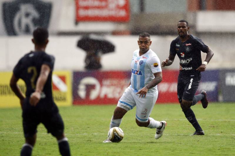 O Clube do Remo venceu o Paysandu por 2 a 1 na tarde deste domingo, partida realizada no Estádio Mangueirão, e largou na frente pelo título do Campeonato Paraense de 2018. 

FOTO: THIAGO GOMES / AG. PARÁ
DATA: 01.04.2018
BELÉM - PARÁ <div class='credito_fotos'>Foto: Thiago Gomes /Ag. Pará   |   <a href='/midias/2018/originais/64a3bb4e-400e-42e5-a185-2f88c9fe947f.jpg' download><i class='fa-solid fa-download'></i> Download</a></div>