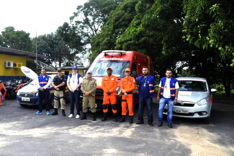 Cerca de 680 militares do Corpo de Bombeiros realizam trabalho de prevenção, primeiros socorros e resgate rodoviário nos municípios do interior do Estado, neste final de semana. A ação faz parte da operação Carnaval 2018. No sábado, 10, os militares itensificaram os serviços de prevenção, atuando com orientações aos banhistas, distribuição de pulseirinhas, captura de animal, orientações aos condutores de carros e motocicletas nas praias e acidentes rodoviários, além de atendimento de primeiros socorros. Na Ilha de Mosqueiro, o fim de semana de Carnaval foi marcado pela tranquilidade. Na região, 60 guarda-vidas do Corpo de Bombeiros estiveram nas principais praias.

FOTO: ASCOM CBMPA
DATA: 10.02.2018
SALINÓPOLIS - PARÁ <div class='credito_fotos'>Foto: Ascom CBMPA   |   <a href='/midias/2018/originais/66e624ca-91e8-4ed1-aaba-7778fbeadc61.jpg' download><i class='fa-solid fa-download'></i> Download</a></div>