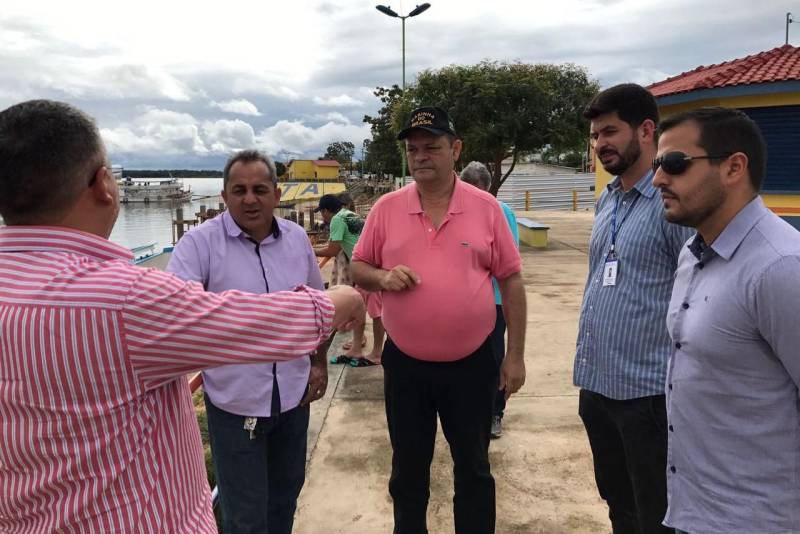 As obras dos terminais hidroviários de cargas e passageiros dos municípios de Prainha, Almeirim, Faro e Terra Santa (foto), na região do Baixo Amazonas, prosseguem a todo vapor. As novas estruturas permitirão mais organização nas operações portuárias, além de dinamizarem as economias locais.

FOTO: SAMUEL ALVARENGA / SECOM
DATA: 26.02.2018
TERRA SANTA - PARÁ <div class='credito_fotos'>Foto: Samuel Alvarenga / Secom   |   <a href='/midias/2018/originais/6b2fcc56-bd86-4b30-862e-029b8cab72a8.jpg' download><i class='fa-solid fa-download'></i> Download</a></div>