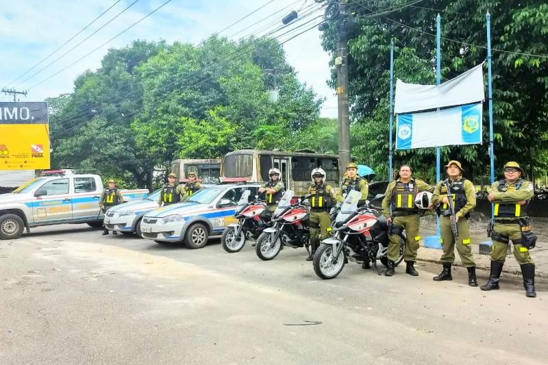 Para garantir maior segurança e tranquilidade no retorno à Região Metropolitana de Belém no feriado prolongado, o governo do Estado adotará uma medida inédita na Rodovia BR-316: a inversão de uma faixa, em sete quilômetros, no sentido de saída da capital, nesta terça-feira (13), das 16 às 22 h, e na quarta-feira (14), das 06 às 14 h. A medida visa permitir a fluidez do tráfego de veículos entre o KM-13, no município de Marituba, próximo ao Instituto de Ensino de Segurança Pública (Iesp), e o KM-06, no município de Ananindeua, no retorno após o posto de serviço da Polícia Rodoviária Federal.

FOTO: ASCOM / NGTM
DATA:13.02.2018
BELÉM - PARÁ <div class='credito_fotos'>Foto: ASCOM NGTM   |   <a href='/midias/2018/originais/6f832677-dbc9-4294-b084-ac1605edcac1.jpg' download><i class='fa-solid fa-download'></i> Download</a></div>