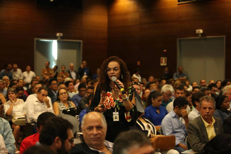 Foi aberta na manhã desta quarta-feira (7) a 3ª Reunião do Fórum Permanente de Prefeitas e Prefeitos dos Municípios Sustentáveis, que terá como tema central a governança compartilhada. O evento reúne gestores e técnicos dos 141 municípios que manifestaram interesse em adotar as diretrizes do programa e trará palestras e painéis com especialistas da área, além dos resultados alcançados com o auxílio do Programa Municípios Sustentáveis (PMS), gerido pela Secretaria Extraordinária de Municípios Sustentáveis (Semsu), principalmente no âmbito da gestão fiscal das prefeituras. A programação se estende até a quinta-feira (8), no Hangar Convenções e Feiras da Amazônia. Na foto, secretária de Municípios Sustentáveis, Izabela Jatene.

FOTO: SIDNEY OLIVEIRA / AG. PARÁ
DATA: 07.02.2018
BELÉM - PARÁ <div class='credito_fotos'>Foto: Sidney Oliveira/Ag. Pará   |   <a href='/midias/2018/originais/720cc7ad-48a2-4ba0-87eb-f9e6b67b25ad.jpg' download><i class='fa-solid fa-download'></i> Download</a></div>