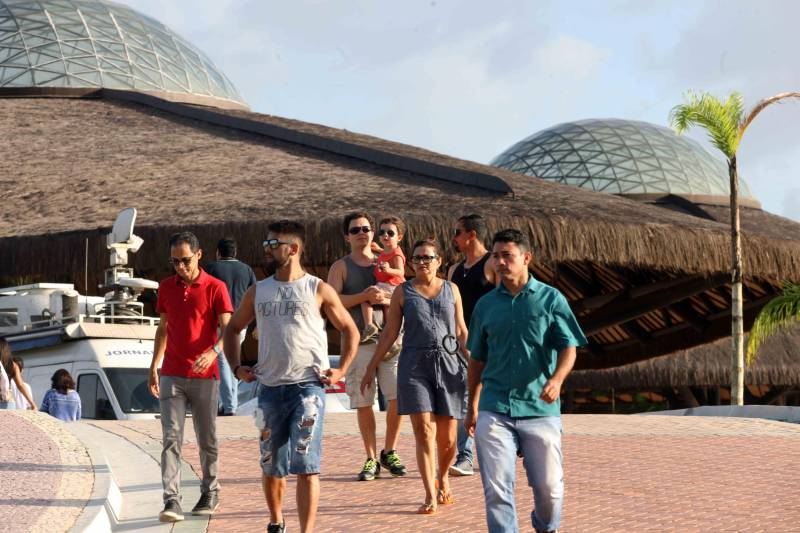 O Parque Estadual do Utinga (PEUt) o mais importante espaço de preservação e estudo da biodiversidade dentro da Região Metropolitana de Belém será reaberto à população a partir desta sexta,16, a partir das 16h30, com apresentações artísticas, com o Boi Veludinho, crianças do Pro Paz e a premiada Orquestra Sinfônica do Theatro da Paz. A apresentação será em um espaço ao ar livre e não será necessária a retirada de ingressos, por esse motivo, a recomendação é que o público chegue cedo, porque a entrada será fechada quando o espaço estiver lotado. 

FOTO: SIDNEY OLIVEIRA / AG PARÁ 
DATA: 16.03.2018 
BELÉM - PARÁ <div class='credito_fotos'>Foto: Sidney Oliveira/Ag. Pará   |   <a href='/midias/2018/originais/7441f362-d68b-4cfe-b8ac-94d122d5ee32.jpg' download><i class='fa-solid fa-download'></i> Download</a></div>