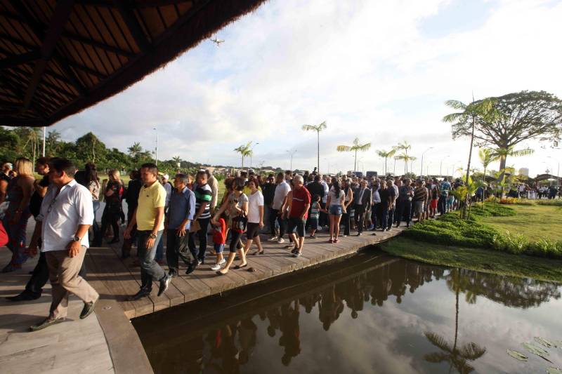 O Parque Estadual do Utinga (PEUt) o mais importante espaço de preservação e estudo da biodiversidade dentro da Região Metropolitana de Belém será reaberto à população a partir desta sexta,16, a partir das 16h30, com apresentações artísticas, com o Boi Veludinho, crianças do Pro Paz e a premiada Orquestra Sinfônica do Theatro da Paz. A apresentação será em um espaço ao ar livre e não será necessária a retirada de ingressos, por esse motivo, a recomendação é que o público chegue cedo, porque a entrada será fechada quando o espaço estiver lotado. 

FOTO: SIDNEY OLIVEIRA / AG PARÁ 
DATA: 16.03.2018 
BELÉM - PARÁ <div class='credito_fotos'>Foto: Sidney Oliveira/Ag. Pará   |   <a href='/midias/2018/originais/78c741fd-f514-4c70-9658-bab66cac84b1.jpg' download><i class='fa-solid fa-download'></i> Download</a></div>