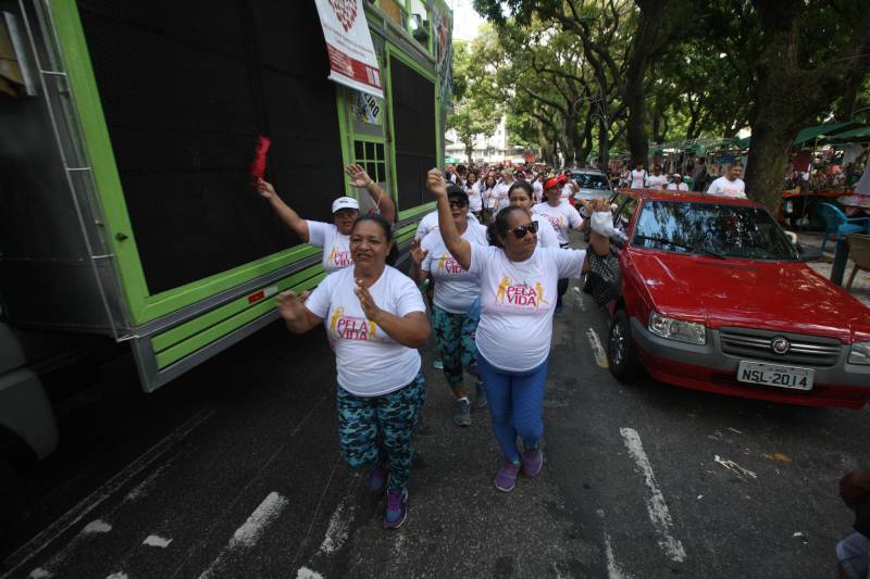 As principais avenidas do centro de Belém ganharam um tom especial e de solidariedade, neste domingo (25), com a “Caminhada pela Vida”, promovida pela Fundação Centro de Hemoterapia e Hematologia (Hemopa), em comemoração ao Dia Nacional do Doador Voluntário de Sangue, festejado na hemorrede brasileira, que é composta por 32 hemocentros.

FOTO: CARLOS SODRÉ/AG. PARÁ
DATA: 25.11.2018
BELÉM - PARÁ <div class='credito_fotos'>Foto: Carlos Sodré /Ag. Pa   |   <a href='/midias/2018/originais/792e4870-8960-48b7-96a0-3f0b9d7c7e8c.jpg' download><i class='fa-solid fa-download'></i> Download</a></div>