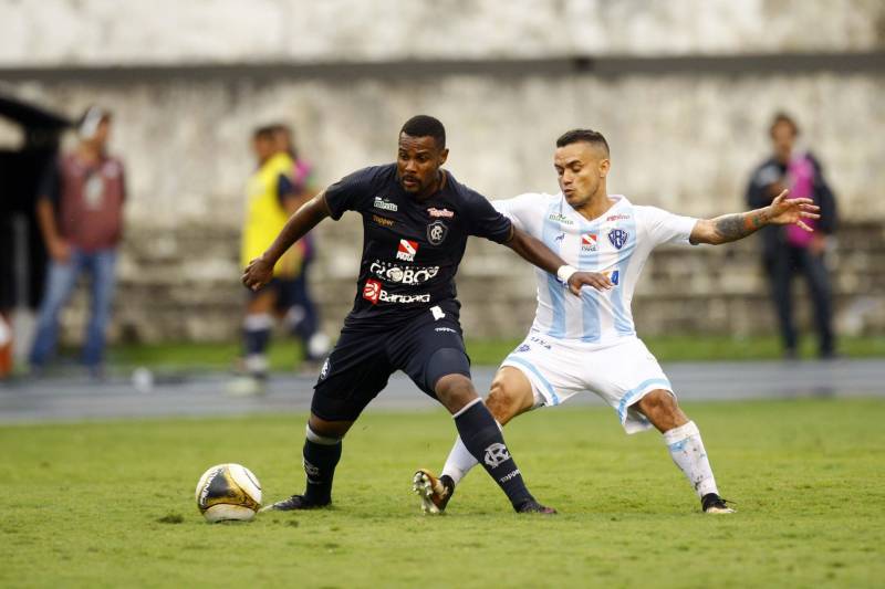 O Clube do Remo venceu o Paysandu por 2 a 1 na tarde deste domingo, partida realizada no Estádio Mangueirão, e largou na frente pelo título do Campeonato Paraense de 2018. 

FOTO: THIAGO GOMES / AG. PARÁ
DATA: 01.04.2018
BELÉM - PARÁ <div class='credito_fotos'>Foto: Thiago Gomes /Ag. Pará   |   <a href='/midias/2018/originais/796cf8fe-6390-466e-9297-0b4231834071.jpg' download><i class='fa-solid fa-download'></i> Download</a></div>