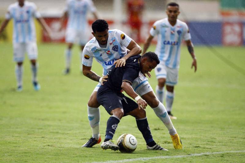 O Clube do Remo venceu o Paysandu por 2 a 1 na tarde deste domingo, partida realizada no Estádio Mangueirão, e largou na frente pelo título do Campeonato Paraense de 2018. 

FOTO: THIAGO GOMES / AG. PARÁ
DATA: 01.04.2018
BELÉM - PARÁ <div class='credito_fotos'>Foto: Thiago Gomes /Ag. Pará   |   <a href='/midias/2018/originais/7a047b2c-6ddf-4748-ad64-280bee34da03.jpg' download><i class='fa-solid fa-download'></i> Download</a></div>