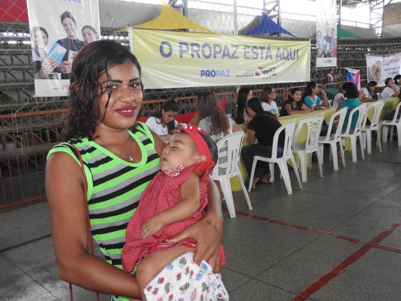 Termina neste sábado, 17, o atendimento da Caravana Pro Paz Cidadania em Bragança, município localizado na região nordeste do estado. Com o apoio da prefeitura e secretarias estaduais, a ação começou na quinta-feira, 15, no ginásio do Senai. Até o momento, mais de dois mil atendimentos foram feitos. A população pode solicitar a emissão de RG, CPF, certidão de nascimento (1° e 2° via), Id Jovem, identidade de nome social e aconselhamento jurídico.

FOTO: CARLOS SODRÉ / AG. PARÁ
DATA: 16.03.2018
BRAGANÇA - PARÁ <div class='credito_fotos'>Foto: Carlos Sodré/Agência Pará   |   <a href='/midias/2018/originais/7a5a50cd-0f0b-4870-b2f1-4b50289aebc0.jpg' download><i class='fa-solid fa-download'></i> Download</a></div>