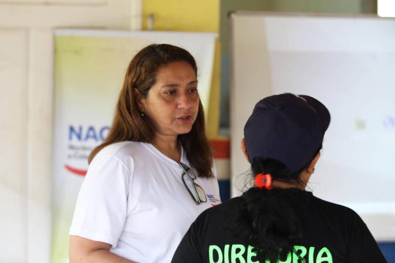 Na manhã desta quarta-feira (21), a ilha de Cotijuba recebeu a primeira edição do Projeto Família e Cidadania de 2018. O evento está sendo realizado na Escola Estadual de Ensino Fundamental e Médio Professora Marta da Conceição até a próxima sexta-feira (23). Durante a manhã mais de 40 pessoas estiveram presentes na abertura do evento, mas a expectativa é que esse número aumente, já que o projeto continua nos próximos dias, sempre com início às 8h. Na foto, Marina Bendelack, coordenadora do Família e Cidadania.

FOTO: SIDNEY OLIVEIRA / AG. PARÁ
DATA: 21.02.2018
COTIJUBA - PARÁ <div class='credito_fotos'>Foto: Sidney Oliveira/Ag. Pará   |   <a href='/midias/2018/originais/7dfb48ac-a264-4a87-ab5b-739636ac122a.jpg' download><i class='fa-solid fa-download'></i> Download</a></div>