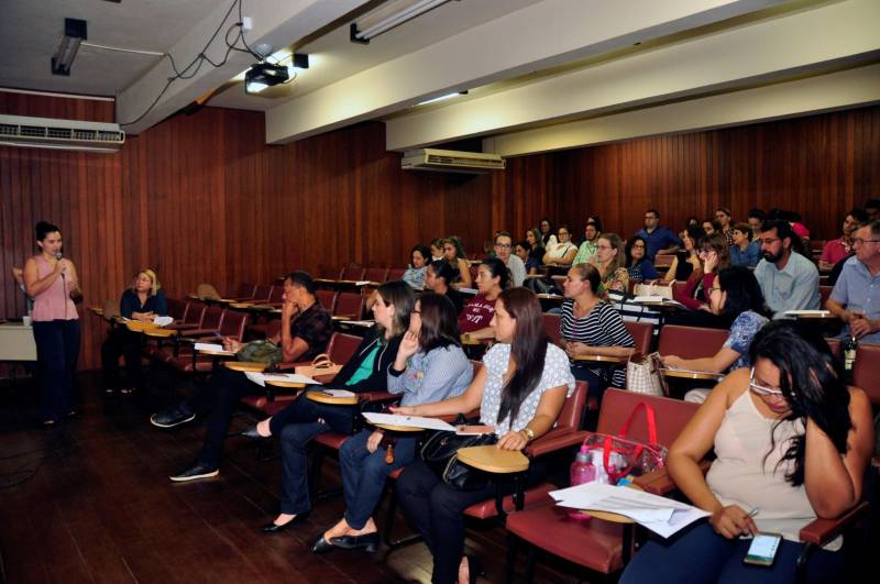 O encontro reuniu profissionais de saúde controladores de infecções dos hospitais com leitos de Unidade de Terapia Intensiva (UTI) adulto, pediátrico e neonatal

FOTO: JOSÉ PANTOJA / ASCOM SESPA
DATA: 16.03.2018
BELÉM - PARÁ <div class='credito_fotos'>Foto: José Pantoja / Ascom Sespa   |   <a href='/midias/2018/originais/7fe081b3-ce95-4478-b2fe-2de88ae61670.jpg' download><i class='fa-solid fa-download'></i> Download</a></div>