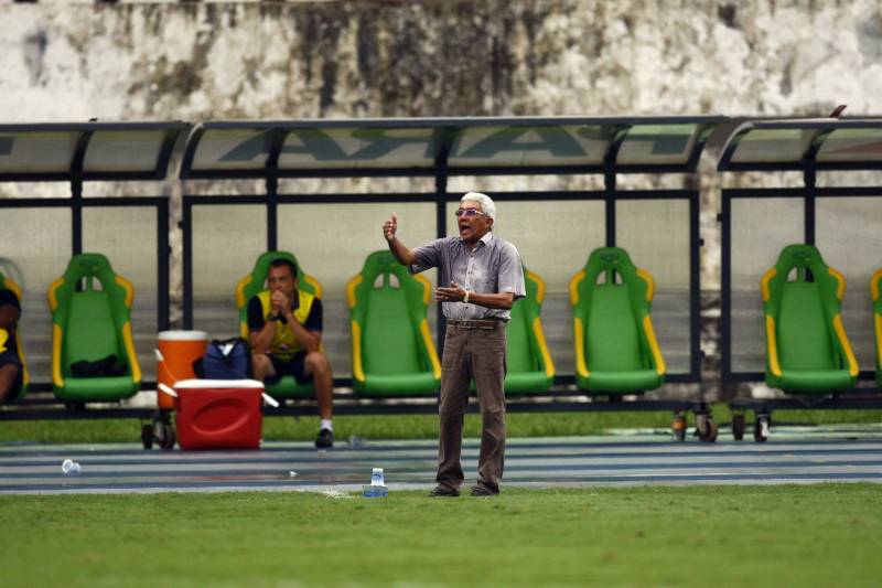 O Clube do Remo venceu o Paysandu por 2 a 1 na tarde deste domingo, partida realizada no Estádio Mangueirão, e largou na frente pelo título do Campeonato Paraense de 2018. Na foto, o técnico Givanildo Oliveira

FOTO: THIAGO GOMES / AG. PARÁ
DATA: 01.04.2018
BELÉM - PARÁ <div class='credito_fotos'>Foto: Thiago Gomes /Ag. Pará   |   <a href='/midias/2018/originais/80766588-e67f-47d0-ad49-1308fba47861.jpg' download><i class='fa-solid fa-download'></i> Download</a></div>