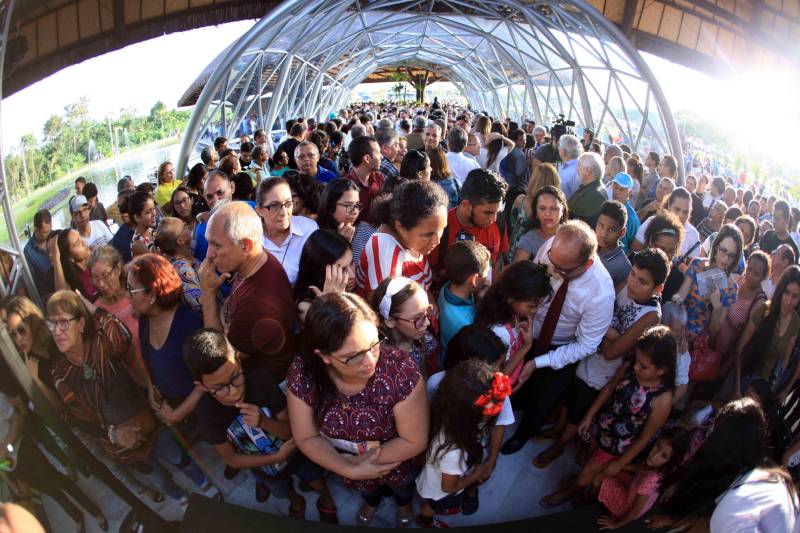 O Parque Estadual do Utinga (PEUt) o mais importante espaço de preservação e estudo da biodiversidade dentro da Região Metropolitana de Belém será reaberto à população a partir desta sexta,16, a partir das 16h30, com apresentações artísticas, com o Boi Veludinho, crianças do Pro Paz e a premiada Orquestra Sinfônica do Theatro da Paz. A apresentação será em um espaço ao ar livre e não será necessária a retirada de ingressos, por esse motivo, a recomendação é que o público chegue cedo, porque a entrada será fechada quando o espaço estiver lotado. 

FOTO: MÁCIO FERREIRA / AG PARÁ 
DATA: 16.03.2018 
BELÉM - PARÁ <div class='credito_fotos'>Foto: MÁCIO FERREIRA/ AG. PARÁ   |   <a href='/midias/2018/originais/82392913-bd7e-4828-b240-28da22035c92.jpg' download><i class='fa-solid fa-download'></i> Download</a></div>