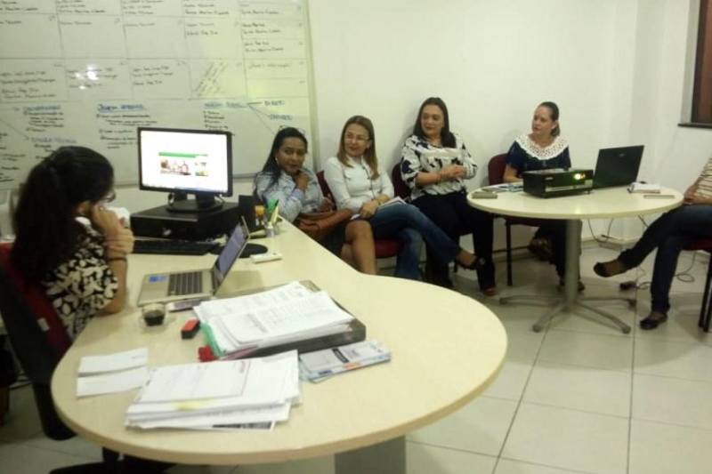 A apresentação do Programa de Fomento Produtivo às Atividades Rurais na terça-feira (29) marcou a parceria entre a Empresa de Assistência Técnica e Extensão Rural do Estado do Pará (Emater) e a Secretaria de Estado de Assistência Social, Trabalho, Emprego e Renda (Seaster).

FOTO: ASCOM EMATER
DATA: 29.05.2018
BELÉM - PARÁ <div class='credito_fotos'>Foto: ASCOM EMATER   |   <a href='/midias/2018/originais/8607e149-33af-445f-a887-6e949998fd7a.jpg' download><i class='fa-solid fa-download'></i> Download</a></div>