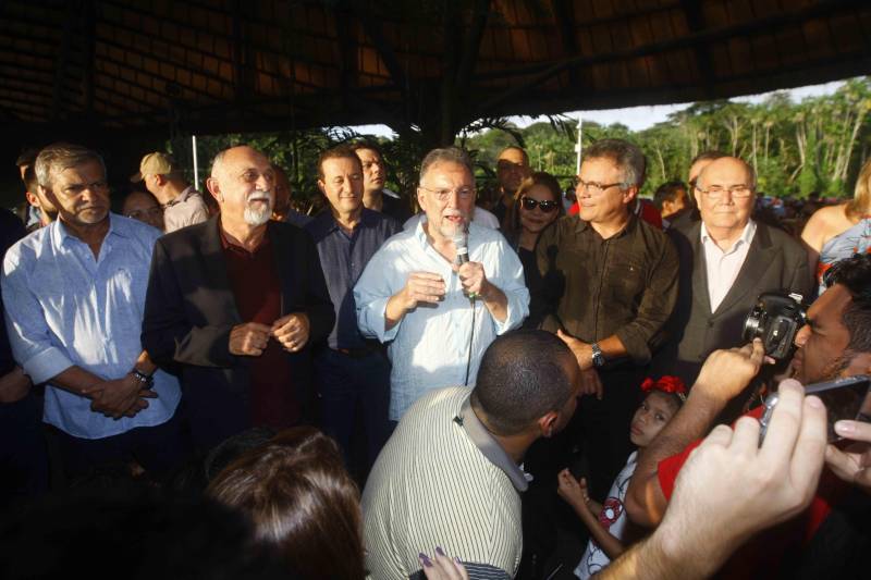 O Parque Estadual do Utinga (PEUt) o mais importante espaço de preservação e estudo da biodiversidade dentro da Região Metropolitana de Belém será reaberto à população a partir desta sexta,16, a partir das 16h30, com apresentações artísticas, com o Boi Veludinho, crianças do Pro Paz e a premiada Orquestra Sinfônica do Theatro da Paz. A apresentação será em um espaço ao ar livre e não será necessária a retirada de ingressos, por esse motivo, a recomendação é que o público chegue cedo, porque a entrada será fechada quando o espaço estiver lotado. 

FOTO: THIAGO GOMES / AG PARÁ 
DATA: 16.03.2018 
BELÉM - PARÁ <div class='credito_fotos'>Foto: Thiago Gomes /Ag. Pará   |   <a href='/midias/2018/originais/8a45dad1-9f6e-4927-a078-a9b5757ffd11.jpg' download><i class='fa-solid fa-download'></i> Download</a></div>