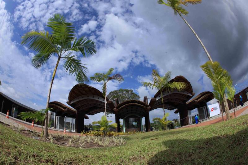 O Parque Estadual do Utinga (PEUt) o mais importante espaço de preservação e estudo da biodiversidade dentro da Região Metropolitana de Belém será reaberto à população a partir desta sexta,16, a partir das 16h30, com apresentações artísticas, com o Boi Veludinho, crianças do Pro Paz e a premiada Orquestra Sinfônica do Theatro da Paz. A apresentação será em um espaço ao ar livre e não será necessária a retirada de ingressos, por esse motivo, a recomendação é que o público chegue cedo, porque a entrada será fechada quando o espaço estiver lotado. 

FOTO: MÁCIO FERREIRA / AG PARÁ 
DATA: 16.03.2018 
BELÉM - PARÁ <div class='credito_fotos'>Foto: MÁCIO FERREIRA/ AG. PARÁ   |   <a href='/midias/2018/originais/8e67fc08-64cc-47ff-b11c-2cdef3dcd476.jpg' download><i class='fa-solid fa-download'></i> Download</a></div>