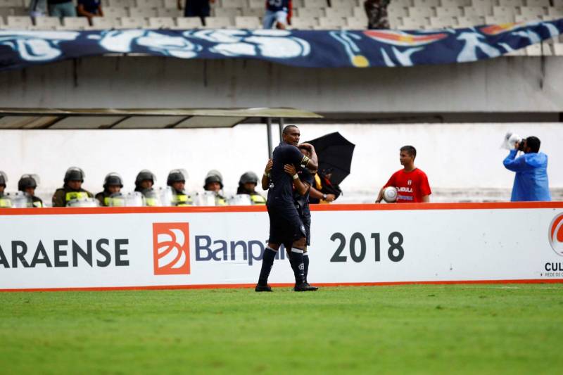 O Clube do Remo venceu o Paysandu por 2 a 1 na tarde deste domingo, partida realizada no Estádio Mangueirão, e largou na frente pelo título do Campeonato Paraense de 2018. Na foto, o jogador Isac comemora gol marcado.

FOTO: THIAGO GOMES / AG. PARÁ
DATA: 01.04.2018
BELÉM - PARÁ <div class='credito_fotos'>Foto: Thiago Gomes /Ag. Pará   |   <a href='/midias/2018/originais/8e98b21a-e02f-4768-9a62-572744b7c95e.jpg' download><i class='fa-solid fa-download'></i> Download</a></div>