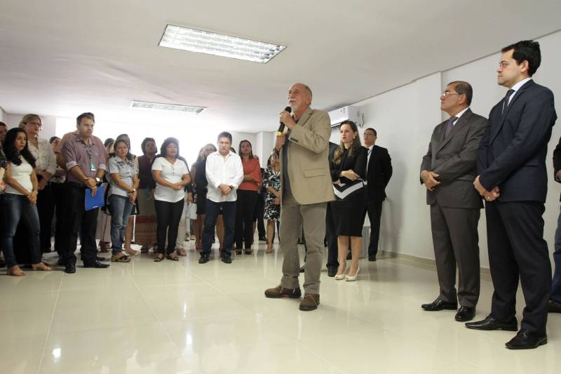 Restaurante self service, rampa de acesso, nova fachada, câmeras de vigilância e elevadores elétricos. O prédio-sede da Secretaria Estadual de Meio Ambiente e Sustentabilidade (Semas), em Belém, continua no mesmo lugar, mas parece novo. Após um processo de reforma, o prédio foi entregue aos servidores nesta sexta-feira, 16, pelo governador Simão Jatene (foto).

FOTO: CRISTINO MARTINS / AG. PARÁ
DATA: 16.03.2018
BELÉM - PARÁ <div class='credito_fotos'>Foto: Cristino Martins/Ag. Pará   |   <a href='/midias/2018/originais/90fe6e13-05ad-4925-9c51-441567fec15f.jpg' download><i class='fa-solid fa-download'></i> Download</a></div>