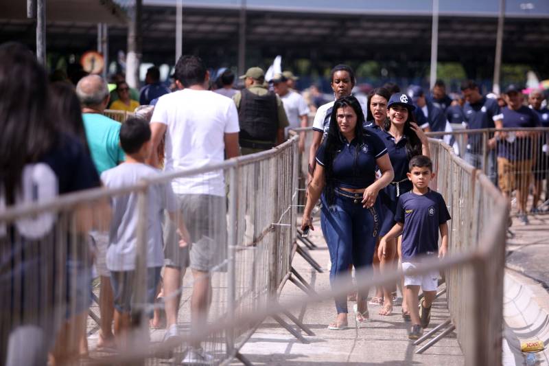 O Clube do Remo venceu o Paysandu por 2 a 1 na tarde deste domingo, partida realizada no Estádio Mangueirão, e largou na frente pelo título do Campeonato Paraense de 2018. 

FOTO: THIAGO GOMES / AG. PARÁ
DATA: 01.04.2018
BELÉM - PARÁ <div class='credito_fotos'>Foto: Thiago Gomes /Ag. Pará   |   <a href='/midias/2018/originais/920cb91e-df7e-467e-b7c4-6dabc87a5a7d.jpg' download><i class='fa-solid fa-download'></i> Download</a></div>