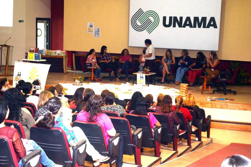 Nesta terça-feira (18), cerca de 250 pessoas participaram da cerimônia de encerramento do Programa Mais Alfabetização, entre coordenadores pedagógicos, diretores de escolas e dirigentes da Secretaria de Estado de Educação (Seduc). A programação foi realizada no auditório do Campus BR da Universidade da Amazônia (Unama), em Ananindeua, na Região Metropolitana de Belém.

FOTO: RAI PONTES / ASCOM SEDUC
DATA: 19.12.2018
ANANINDEUA - PARÁ <div class='credito_fotos'>Foto: Rai Pontes/Ascom Seduc   |   <a href='/midias/2018/originais/9741ea56-6af2-4204-af27-5eb42b7b099a.jpg' download><i class='fa-solid fa-download'></i> Download</a></div>