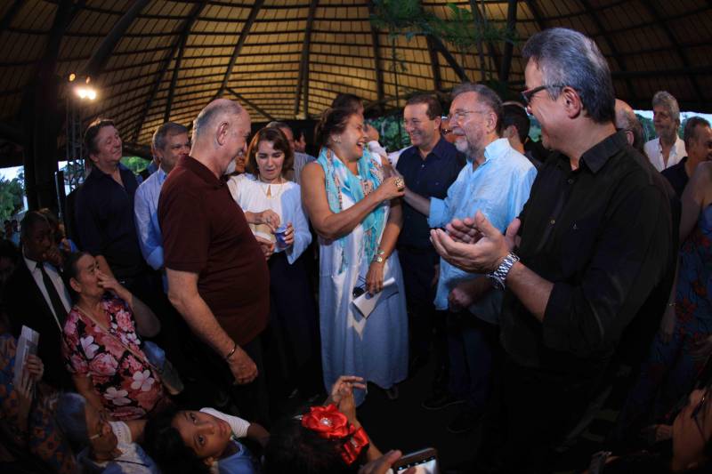 O Parque Estadual do Utinga (PEUt) o mais importante espaço de preservação e estudo da biodiversidade dentro da Região Metropolitana de Belém será reaberto à população a partir desta sexta,16, a partir das 16h30, com apresentações artísticas, com o Boi Veludinho, crianças do Pro Paz e a premiada Orquestra Sinfônica do Theatro da Paz. A apresentação será em um espaço ao ar livre e não será necessária a retirada de ingressos, por esse motivo, a recomendação é que o público chegue cedo, porque a entrada será fechada quando o espaço estiver lotado. 

FOTO: MÁCIO FERREIRA / AG PARÁ 
DATA: 16.03.2018 
BELÉM - PARÁ <div class='credito_fotos'>Foto: MÁCIO FERREIRA/ AG. PARÁ   |   <a href='/midias/2018/originais/99df6059-9a15-4955-bec1-0e6bda09d59c.jpg' download><i class='fa-solid fa-download'></i> Download</a></div>