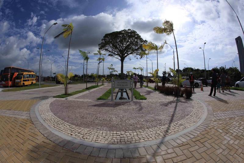 O Parque Estadual do Utinga (PEUt) o mais importante espaço de preservação e estudo da biodiversidade dentro da Região Metropolitana de Belém será reaberto à população a partir desta sexta,16, a partir das 16h30, com apresentações artísticas, com o Boi Veludinho, crianças do Pro Paz e a premiada Orquestra Sinfônica do Theatro da Paz. A apresentação será em um espaço ao ar livre e não será necessária a retirada de ingressos, por esse motivo, a recomendação é que o público chegue cedo, porque a entrada será fechada quando o espaço estiver lotado. 

FOTO: MÁCIO FERREIRA / AG PARÁ 
DATA: 16.03.2018 
BELÉM - PARÁ <div class='credito_fotos'>Foto: MÁCIO FERREIRA/ AG. PARÁ   |   <a href='/midias/2018/originais/9bf9af95-54dc-4b07-8f73-bbf8d6306c1a.jpg' download><i class='fa-solid fa-download'></i> Download</a></div>