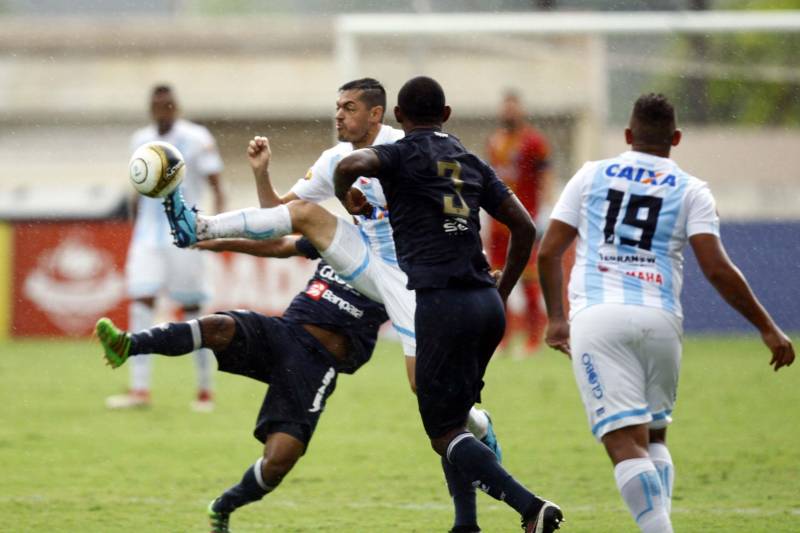 O Clube do Remo venceu o Paysandu por 2 a 1 na tarde deste domingo, partida realizada no Estádio Mangueirão, e largou na frente pelo título do Campeonato Paraense de 2018. 

FOTO: THIAGO GOMES / AG. PARÁ
DATA: 01.04.2018
BELÉM - PARÁ <div class='credito_fotos'>Foto: Thiago Gomes /Ag. Pará   |   <a href='/midias/2018/originais/9c7ea9bc-3a8b-44b6-acb1-131bd8a00af1.jpg' download><i class='fa-solid fa-download'></i> Download</a></div>