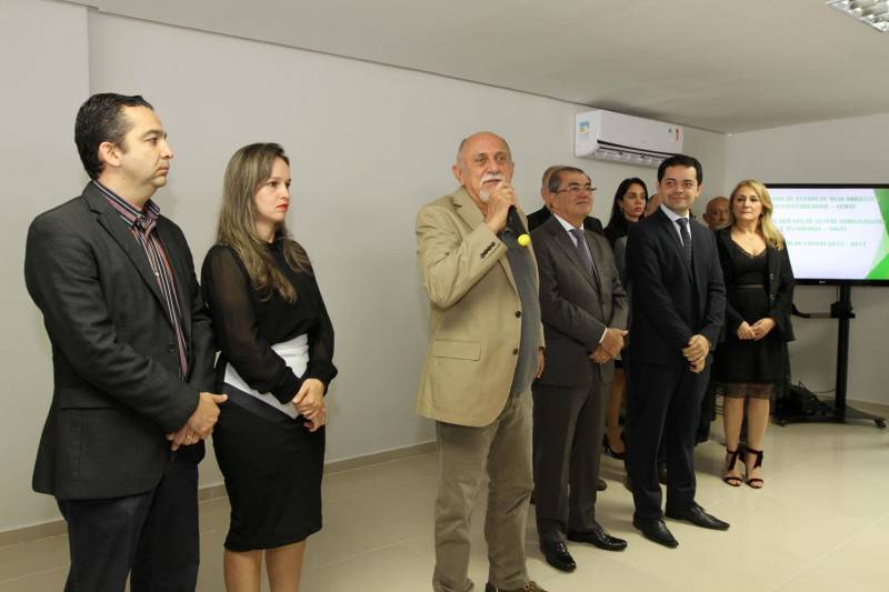 Restaurante self service, rampa de acesso, nova fachada, câmeras de vigilância e elevadores elétricos. O prédio-sede da Secretaria Estadual de Meio Ambiente e Sustentabilidade (Semas), em Belém, continua no mesmo lugar, mas parece novo. Após um processo de reforma, o prédio foi entregue aos servidores nesta sexta-feira, 16, pelo governador Simão Jatene (foto).

FOTO: CRISTINO MARTINS / AG. PARÁ
DATA: 16.03.2018
BELÉM - PARÁ <div class='credito_fotos'>Foto: Cristino Martins/Ag. Pará   |   <a href='/midias/2018/originais/9e48ffcb-9052-42f2-a738-74cedf50035b.jpg' download><i class='fa-solid fa-download'></i> Download</a></div>