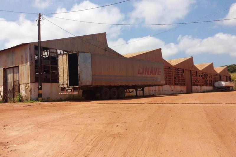 Foi publicada na edição desta sexta feira (02), do Diário Oficial do Estado, o resultado final da licitação realizada pela Companhia de Portos e Hidrovias (CPH) para a construção do terminal hidroviário de Santarém, na região oeste do Pará. Após análise documental, o Consórcio Tapajós foi declarado o vencedor do certame licitatório.Em movimentação de embarque e desembarque de passageiros, a estimativa da CPH é que o terminal de Santarém, município com quase 300 mil habitantes, movimente, em média, duas mil pessoas por dia. Ele, enfim, suprirá a demanda de uma cidade que movimenta a economia da região por meio do transporte fluvial. A nova estrutura vai possibilitar a organização do setor portuário da orla, já que atualmente as operações de embarque e desembarque, tanto de cargas quanto de passageiros, são realizadas em um porto improvisado localizado na Praça Tiradentes, no bairro Aldeia.

FOTO: SAMUEL ALVARENGA
DATA: 02.02.2018
BELÉM - PARÁ <div class='credito_fotos'>Foto: Samuel Alvarenga / Secom   |   <a href='/midias/2018/originais/9e4cc80f-ee70-4a9d-b893-0f27f5dbd4ed.jpg' download><i class='fa-solid fa-download'></i> Download</a></div>