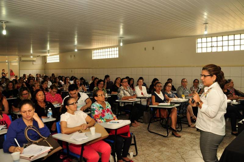 Cerca de 130 pessoas participam do evento. Os municípios com maior índice de obesidade são: Acará, Ananindeua, Abaetetuba, Barcarena, Benevides, Capanema, Castanhal, Conceição do Araguaia, Marituba, Mojú, Redenção, Santana do Araguaia, Santa Bárbara do Pará, Santa Izabel do Pará, Uruará, Vigia, Xinguara e Viseu

FOTO: JOSÉ PANTOJA / ASCOM SESPA
DATA: 07.02.2018
BELÉM - PARÁ <div class='credito_fotos'>Foto: José Pantoja / Ascom Sespa   |   <a href='/midias/2018/originais/a301b6e6-3c29-4c64-8060-1981ad639827.jpg' download><i class='fa-solid fa-download'></i> Download</a></div>