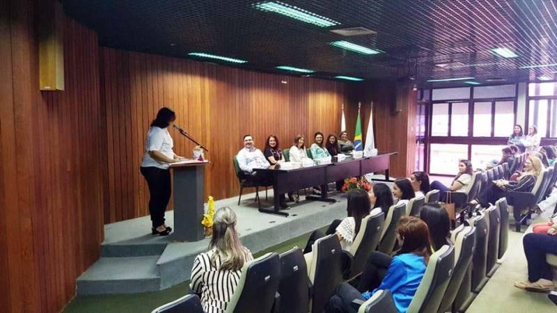 A solenidade de formatura da 1ª Turma de Residência Multiprofissional em Hematologia e Hemoterapia da Fundação Centro de Hemoterapia e Hematologia do Pará (Hemopa) ocorreu nesta quarta-feira (28), no auditório da sede da instituição, em Belém. Segundo a presidente da Fundação Hemopa, Ana Suely Leite Saraiva, “a residência surgiu da necessidade que sentimos em capacitar e qualificar cada vez mais profissionais na nossa área de atuação. A qualidade técnica e científica faz toda a diferença na segurança transfusional, e também no atendimento e na vida de nossos pacientes”.

FOTO: ASCOM / HEMOPA
DATA: 28.02.2018
BELÉM - PARÁ <div class='credito_fotos'>Foto: Ascom Hemopa   |   <a href='/midias/2018/originais/a4bb5741-9213-4804-a7f0-87c16e80a870.jpg' download><i class='fa-solid fa-download'></i> Download</a></div>