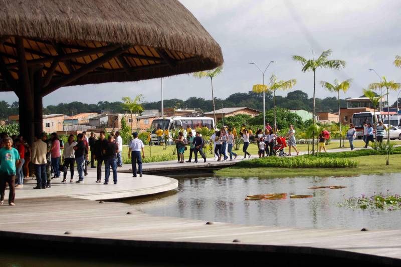 O Parque Estadual do Utinga (PEUt) o mais importante espaço de preservação e estudo da biodiversidade dentro da Região Metropolitana de Belém será reaberto à população a partir desta sexta,16, a partir das 16h30, com apresentações artísticas, com o Boi Veludinho, crianças do Pro Paz e a premiada Orquestra Sinfônica do Theatro da Paz. A apresentação será em um espaço ao ar livre e não será necessária a retirada de ingressos, por esse motivo, a recomendação é que o público chegue cedo, porque a entrada será fechada quando o espaço estiver lotado. 

FOTO: THIAGO GOMES / AG PARÁ 
DATA: 16.03.2018 
BELÉM - PARÁ <div class='credito_fotos'>Foto: Thiago Gomes /Ag. Pará   |   <a href='/midias/2018/originais/a5e21ce5-b982-481c-8474-a4d8c539bb41.jpg' download><i class='fa-solid fa-download'></i> Download</a></div>