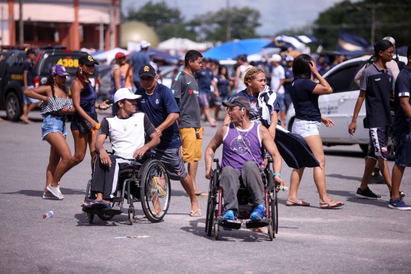 O Clube do Remo venceu o Paysandu por 2 a 1 na tarde deste domingo, partida realizada no Estádio Mangueirão, e largou na frente pelo título do Campeonato Paraense de 2018. 

FOTO: THIAGO GOMES / AG. PARÁ
DATA: 01.04.2018
BELÉM - PARÁ <div class='credito_fotos'>Foto: Thiago Gomes /Ag. Pará   |   <a href='/midias/2018/originais/a8cf6fc6-a6f3-4205-b918-8782d62ca5f6.jpg' download><i class='fa-solid fa-download'></i> Download</a></div>