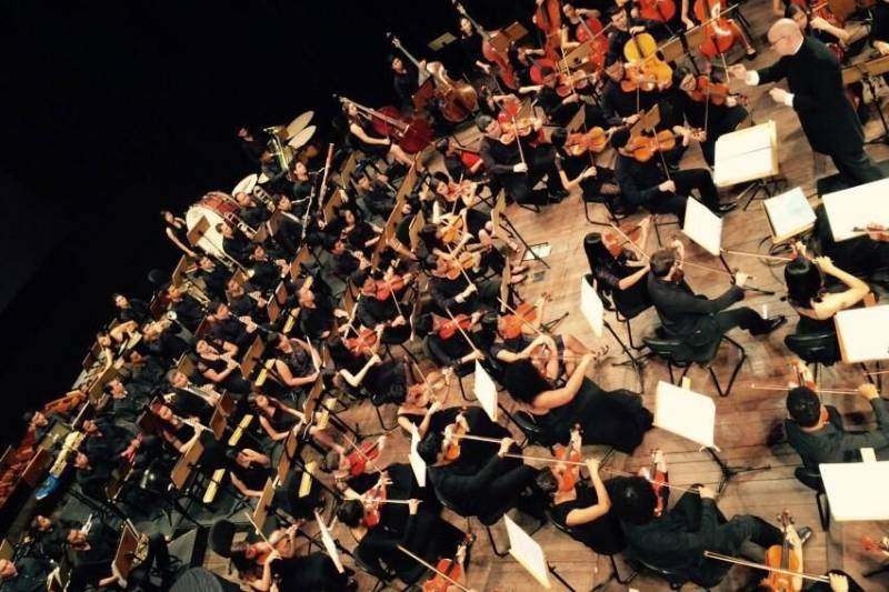 O XXXI Festival internacional de Música do Pará (Fimupa) começa neste domingo, 3, com apresentações musicais gratuitas e lançamento de livro. Na foto, Orquestra Experimental do Fimupa como o regente norte americano Darrel Brown.

FOTO: ASCOM FCP <div class='credito_fotos'>Foto: ASCOM FCP   |   <a href='/midias/2018/originais/ad08b718-8ea3-42b7-a208-b2e8c923d2f3.jpg' download><i class='fa-solid fa-download'></i> Download</a></div>