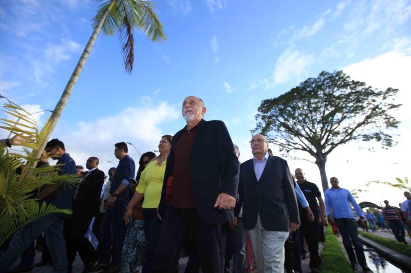 O Parque Estadual do Utinga (PEUt) o mais importante espaço de preservação e estudo da biodiversidade dentro da Região Metropolitana de Belém será reaberto à população a partir desta sexta,16, a partir das 16h30, com apresentações artísticas, com o Boi Veludinho, crianças do Pro Paz e a premiada Orquestra Sinfônica do Theatro da Paz. A apresentação será em um espaço ao ar livre e não será necessária a retirada de ingressos, por esse motivo, a recomendação é que o público chegue cedo, porque a entrada será fechada quando o espaço estiver lotado. 

FOTO: MÁCIO FERREIRA / AG PARÁ 
DATA: 16.03.2018 
BELÉM - PARÁ <div class='credito_fotos'>Foto: MÁCIO FERREIRA/ AG. PARÁ   |   <a href='/midias/2018/originais/aed1f3bc-93ab-44eb-a5fe-018cf39e023e.jpg' download><i class='fa-solid fa-download'></i> Download</a></div>