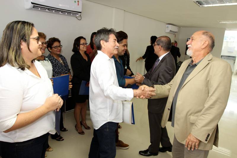 Restaurante self service, rampa de acesso, nova fachada, câmeras de vigilância e elevadores elétricos. O prédio-sede da Secretaria Estadual de Meio Ambiente e Sustentabilidade (Semas), em Belém, continua no mesmo lugar, mas parece novo. Após um processo de reforma, o prédio foi entregue aos servidores nesta sexta-feira, 16, pelo governador Simão Jatene.

FOTO: CRISTINO MARTINS / AG. PARÁ
DATA: 16.03.2018
BELÉM - PARÁ <div class='credito_fotos'>Foto: Cristino Martins/Ag. Pará   |   <a href='/midias/2018/originais/b0ebc2cb-4114-4a51-95bd-23e66572d1f4.jpg' download><i class='fa-solid fa-download'></i> Download</a></div>