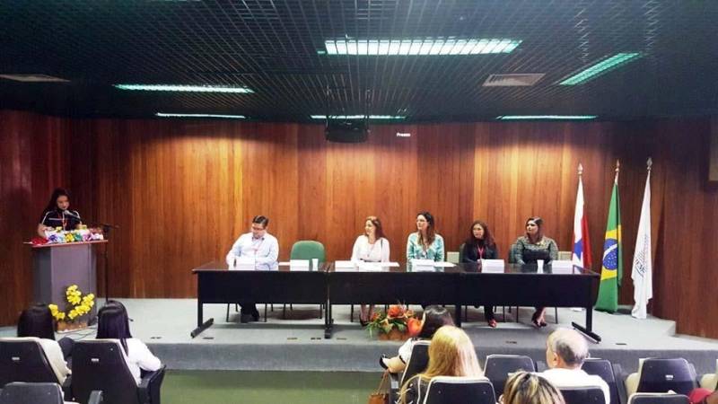 A solenidade de formatura da 1ª Turma de Residência Multiprofissional em Hematologia e Hemoterapia da Fundação Centro de Hemoterapia e Hematologia do Pará (Hemopa) ocorreu nesta quarta-feira (28), no auditório da sede da instituição, em Belém. Segundo a presidente da Fundação Hemopa, Ana Suely Leite Saraiva, “a residência surgiu da necessidade que sentimos em capacitar e qualificar cada vez mais profissionais na nossa área de atuação. A qualidade técnica e científica faz toda a diferença na segurança transfusional, e também no atendimento e na vida de nossos pacientes”.

FOTO: ASCOM / HEMOPA
DATA: 28.02.2018
BELÉM - PARÁ <div class='credito_fotos'>Foto: Ascom Hemopa   |   <a href='/midias/2018/originais/be39a35f-da99-4221-96d3-71962df1f252.jpg' download><i class='fa-solid fa-download'></i> Download</a></div>