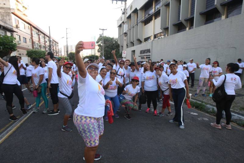 As principais avenidas do centro de Belém ganharam um tom especial e de solidariedade, neste domingo (25), com a “Caminhada pela Vida”, promovida pela Fundação Centro de Hemoterapia e Hematologia (Hemopa), em comemoração ao Dia Nacional do Doador Voluntário de Sangue, festejado na hemorrede brasileira, que é composta por 32 hemocentros.

FOTO: CARLOS SODRÉ/AG. PARÁ
DATA: 25.11.2018
BELÉM - PARÁ <div class='credito_fotos'>Foto: Carlos Sodré /Ag. Pa   |   <a href='/midias/2018/originais/bf11b942-c4bc-4f99-822e-bae50c79a24b.jpg' download><i class='fa-solid fa-download'></i> Download</a></div>