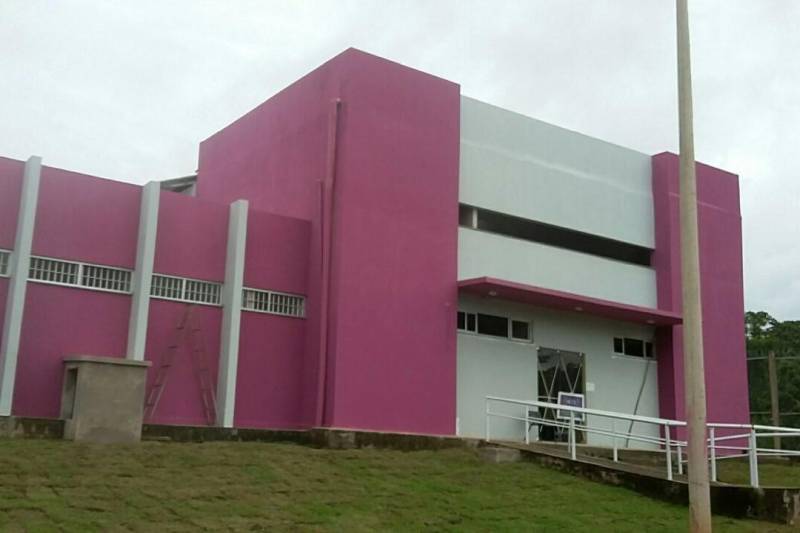 As obras do novo Centro de Recuperação Feminino (CRF) de Santarém, no oeste do Pará, estão em fase de conclusão. Cerca de 90% dos serviços já foram finalizados. A nova unidade está localizada no pólo penitenciário de Santarém, na vila de Cucurunã, e terá mais de 9 mil metros quadrados.

FOTO: CÉLIA MONTEIRO / DIVULGAÇÃO / ASCOM SUSIPE
DATA: 28.02.2018
SANTARÉM - PARÁ <div class='credito_fotos'>Foto: CÉLIA MONTEIRO / DIVULGAÇÃO / ASCOM SUSIPE   |   <a href='/midias/2018/originais/c45ff098-a333-4d69-96c2-c184083e21c5.jpg' download><i class='fa-solid fa-download'></i> Download</a></div>