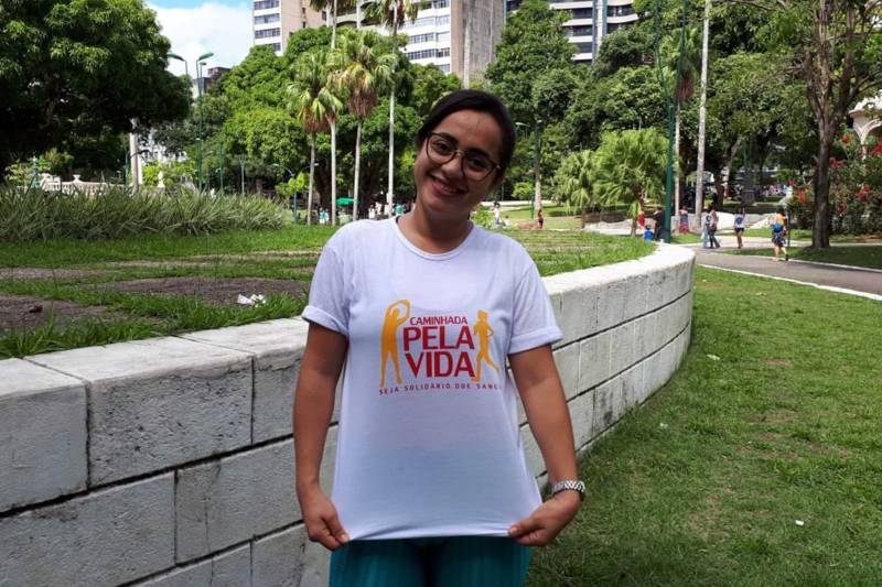 Sem esconder a animação, a biomédica Aline dos Santos Pardail (foto), 28 anos, esteve na caminhada para reforçar seu apoio à causa da doação, porque além da solidariedade, ela tem outro forte motivo: atua na Agência Transfusional do Hospital Jean Bitar, e sabe muito bem da importância da doação de sangue para salvar vidas. 

FOTO: CARLOS SODRÉ/AG. PARÁ
DATA: 25.11.2018
BELÉM - PARÁ <div class='credito_fotos'>Foto: ASCOM SESPA   |   <a href='/midias/2018/originais/c64b8529-581a-4b80-9bc0-b9e122902bb6.jpg' download><i class='fa-solid fa-download'></i> Download</a></div>