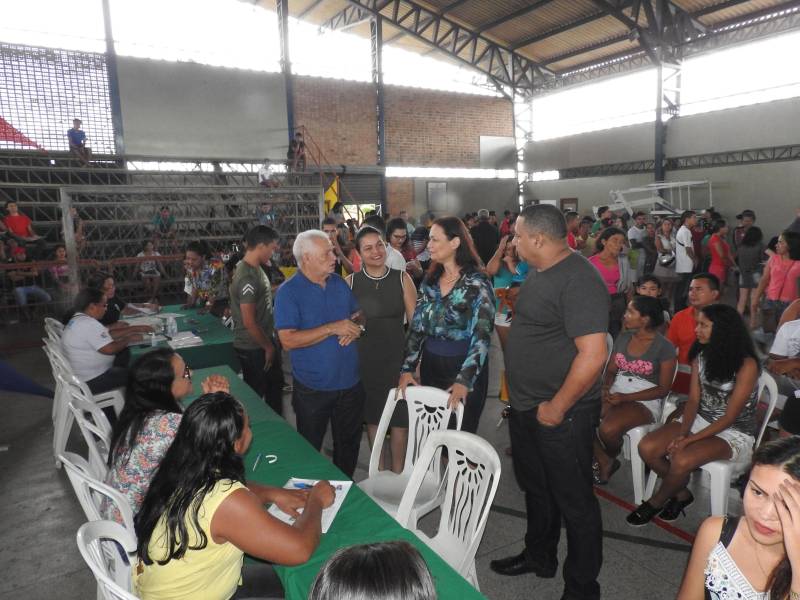 Termina neste sábado, 17, o atendimento da Caravana Pro Paz Cidadania em Bragança, município localizado na região nordeste do estado. Com o apoio da prefeitura e secretarias estaduais, a ação começou na quinta-feira, 15, no ginásio do Senai. Até o momento, mais de dois mil atendimentos foram feitos. A população pode solicitar a emissão de RG, CPF, certidão de nascimento (1° e 2° via), Id Jovem, identidade de nome social e aconselhamento jurídico.

FOTO: CARLOS SODRÉ / AG. PARÁ
DATA: 16.03.2018
BRAGANÇA - PARÁ <div class='credito_fotos'>Foto: Carlos Sodré/Agência Pará   |   <a href='/midias/2018/originais/cf592cfd-8037-4192-ba0f-c11394dbccc4.jpg' download><i class='fa-solid fa-download'></i> Download</a></div>