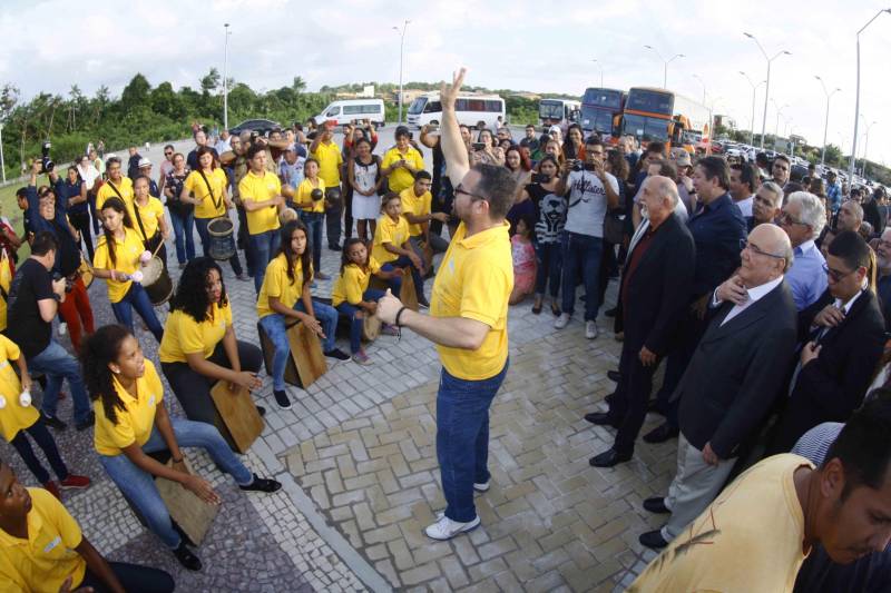 O Parque Estadual do Utinga (PEUt) o mais importante espaço de preservação e estudo da biodiversidade dentro da Região Metropolitana de Belém será reaberto à população a partir desta sexta,16, a partir das 16h30, com apresentações artísticas, com o Boi Veludinho, crianças do Pro Paz e a premiada Orquestra Sinfônica do Theatro da Paz. A apresentação será em um espaço ao ar livre e não será necessária a retirada de ingressos, por esse motivo, a recomendação é que o público chegue cedo, porque a entrada será fechada quando o espaço estiver lotado. 

FOTO: THIAGO GOMES / AG PARÁ 
DATA: 16.03.2018 
BELÉM - PARÁ <div class='credito_fotos'>Foto: Thiago Gomes /Ag. Pará   |   <a href='/midias/2018/originais/d05a52cb-d643-4987-8845-c9e92ce50135.jpg' download><i class='fa-solid fa-download'></i> Download</a></div>