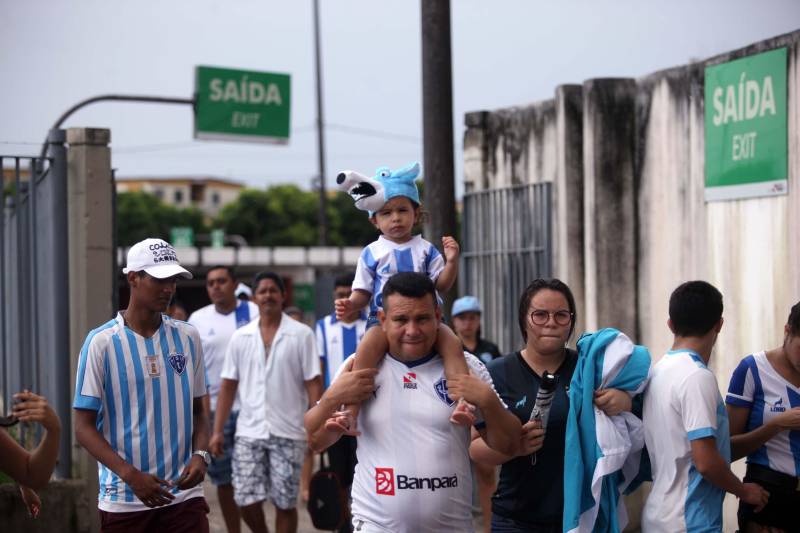 O Clube do Remo venceu o Paysandu por 2 a 1 na tarde deste domingo, partida realizada no Estádio Mangueirão, e largou na frente pelo título do Campeonato Paraense de 2018. 

FOTO: THIAGO GOMES / AG. PARÁ
DATA: 01.04.2018
BELÉM - PARÁ <div class='credito_fotos'>Foto: Thiago Gomes /Ag. Pará   |   <a href='/midias/2018/originais/d2b060cf-fdc8-43ef-a977-6bae105e2e0c.jpg' download><i class='fa-solid fa-download'></i> Download</a></div>