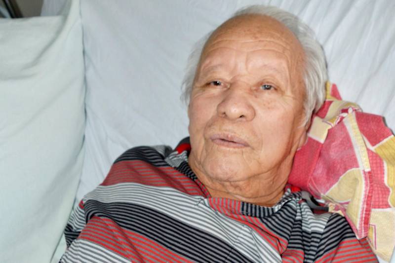 No dia 19 de janeiro deste ano, o comerciante Olendino Rodrigues Lobato, 72 anos, ia para o trabalho em Salinópolis, em sua motocicleta. Pouco antes de chegar ao destino, o idoso foi atropelado por um veículo conduzido por um motorista embriagado. A batida na traseira da motocicleta resultou em uma fratura exposta na tíbia e em momentos de desespero para o comerciante. O causador do acidente fugiu.

FOTO: KENNYA CORRÊA / ASCOM HMUE
DATA: 17.03.2018
ANANINDEUA - PARÁ <div class='credito_fotos'>Foto: KENNY CORRÊA / ASCOM HPEG   |   <a href='/midias/2018/originais/d4fa9907-bac0-4e29-ba69-c207e8a9a318.jpg' download><i class='fa-solid fa-download'></i> Download</a></div>