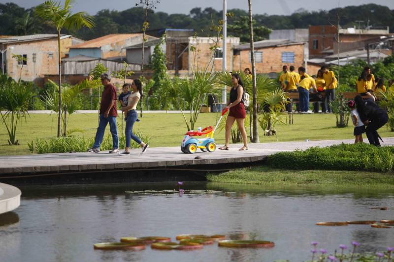 O Parque Estadual do Utinga (PEUt) o mais importante espaço de preservação e estudo da biodiversidade dentro da Região Metropolitana de Belém será reaberto à população a partir desta sexta,16, a partir das 16h30, com apresentações artísticas, com o Boi Veludinho, crianças do Pro Paz e a premiada Orquestra Sinfônica do Theatro da Paz. A apresentação será em um espaço ao ar livre e não será necessária a retirada de ingressos, por esse motivo, a recomendação é que o público chegue cedo, porque a entrada será fechada quando o espaço estiver lotado. 

FOTO: THIAGO GOMES / AG PARÁ 
DATA: 16.03.2018 
BELÉM - PARÁ <div class='credito_fotos'>Foto: Thiago Gomes /Ag. Pará   |   <a href='/midias/2018/originais/d73a6ed8-35ac-455e-a329-afc18a13cb8e.jpg' download><i class='fa-solid fa-download'></i> Download</a></div>