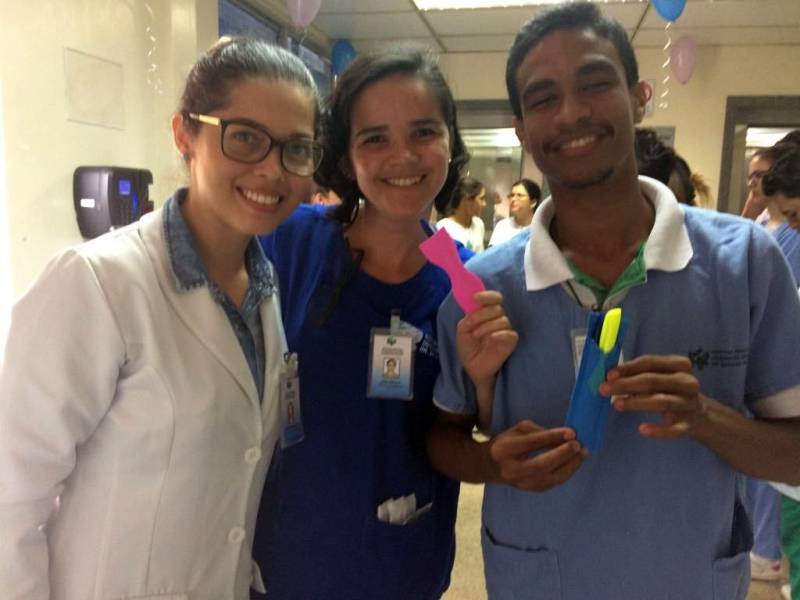 A internação hospitalar é uma situação que ninguém deseja. Mas, quando necessária, quanto mais acolhedora for, melhor para a recuperação do paciente. No Hospital Regional do Sudeste do Pará - Dr. Geraldo Veloso (HRSP), em Marabá (PA), para tornar esse período mais ameno para o usuário, o atendimento se baseia na Política Nacional de Humanização do Sistema Único de Saúde (SUS). Assim, desde o momento da admissão até a alta hospitalar, todas as etapas da assistência prezam pelo bom relacionamento, respeito às necessidades individuais, garantia dos direitos, segurança e qualidade.     

FOTO: ASCOM / HRSP
DATA: 02.03.2018
MARABÁ - PARÁ <div class='credito_fotos'>Foto: ASCOM HRSP   |   <a href='/midias/2018/originais/da61e1e5-d46b-44de-b4df-6bcb83b8233b.jpg' download><i class='fa-solid fa-download'></i> Download</a></div>