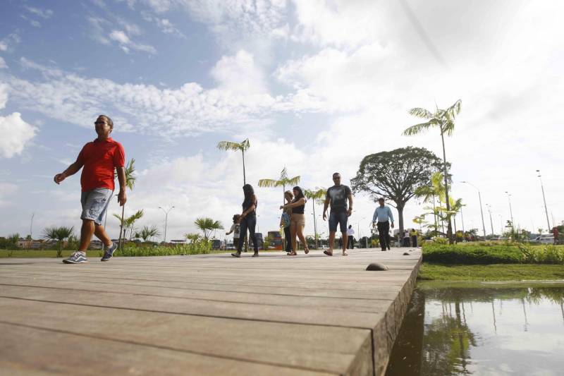 O Parque Estadual do Utinga (PEUt) o mais importante espaço de preservação e estudo da biodiversidade dentro da Região Metropolitana de Belém será reaberto à população a partir desta sexta,16, a partir das 16h30, com apresentações artísticas, com o Boi Veludinho, crianças do Pro Paz e a premiada Orquestra Sinfônica do Theatro da Paz. A apresentação será em um espaço ao ar livre e não será necessária a retirada de ingressos, por esse motivo, a recomendação é que o público chegue cedo, porque a entrada será fechada quando o espaço estiver lotado. 

FOTO: THIAGO GOMES / AG PARÁ 
DATA: 16.03.2018 
BELÉM - PARÁ <div class='credito_fotos'>Foto: Thiago Gomes /Ag. Pará   |   <a href='/midias/2018/originais/dc7429a0-d82e-423e-92d4-33f78061f6e5.jpg' download><i class='fa-solid fa-download'></i> Download</a></div>