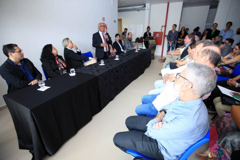 Renovar, reinventar, repensar e preservar a Amazônia e sua extensa biodiversidade serão as principais funções do Centro de Estudos Avançados da Biodiversidade (Ceabio), o primeiro da região Norte e um dos pioneiros do país. Inaugurado nesta quarta-feira (21), o laboratório faz parte do Parque de Ciência e Tecnologia Guamá (PCT Guamá), sediado em Belém. Na foto, o vice-reitor da UFPA, professor Gilmar Pereira da Silva.

FOTO: MÁCIO FERREIRA / AG. PARÁ
DATA: 21.02.2018
BELÉM - PARÁ <div class='credito_fotos'>Foto: MÁCIO FERREIRA/ AG. PARÁ   |   <a href='/midias/2018/originais/dd1e95b8-f816-4c6b-9ec5-aa5f00bd2358.jpg' download><i class='fa-solid fa-download'></i> Download</a></div>